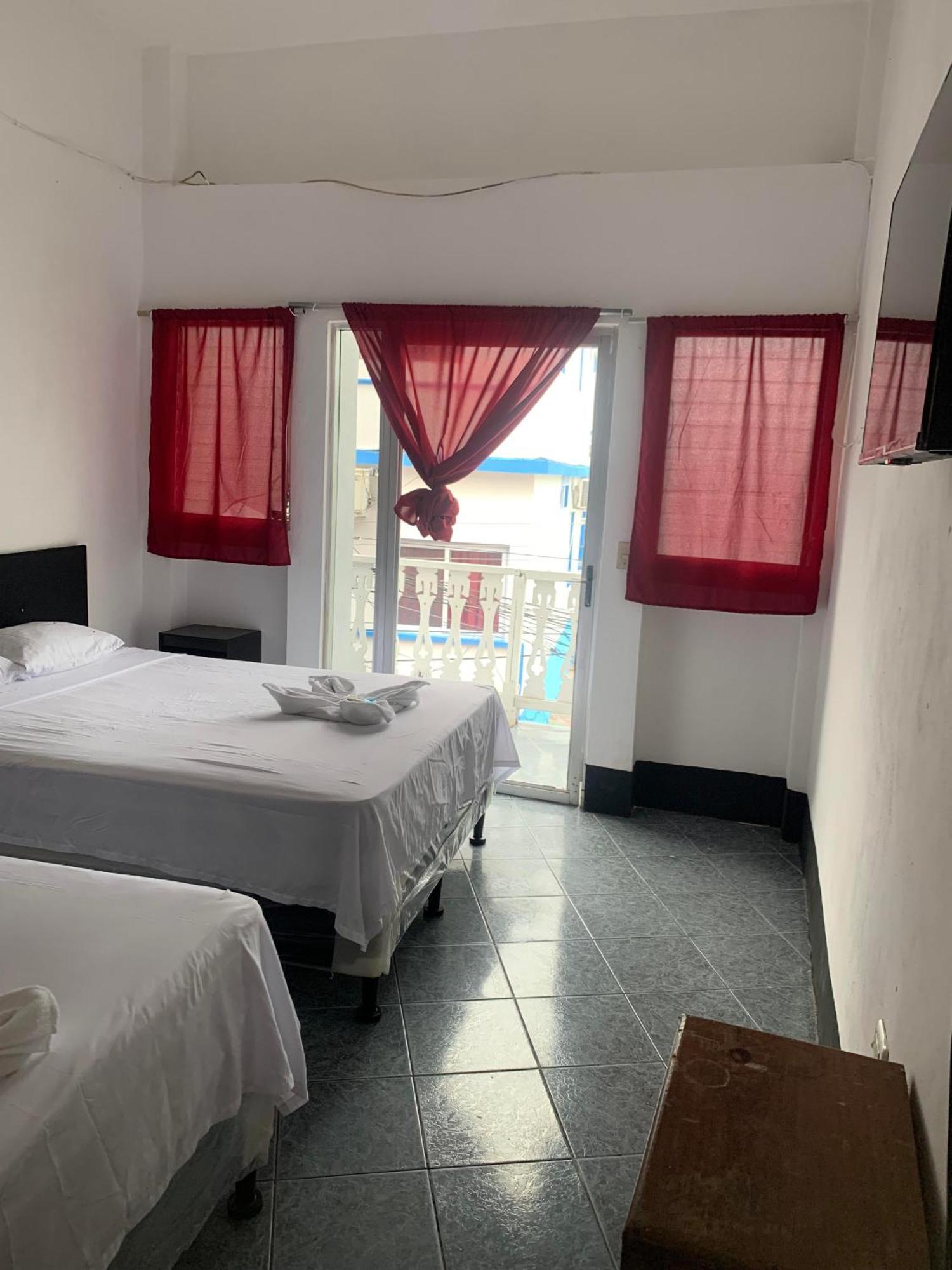 Hotel Aurora Flores Buitenkant foto