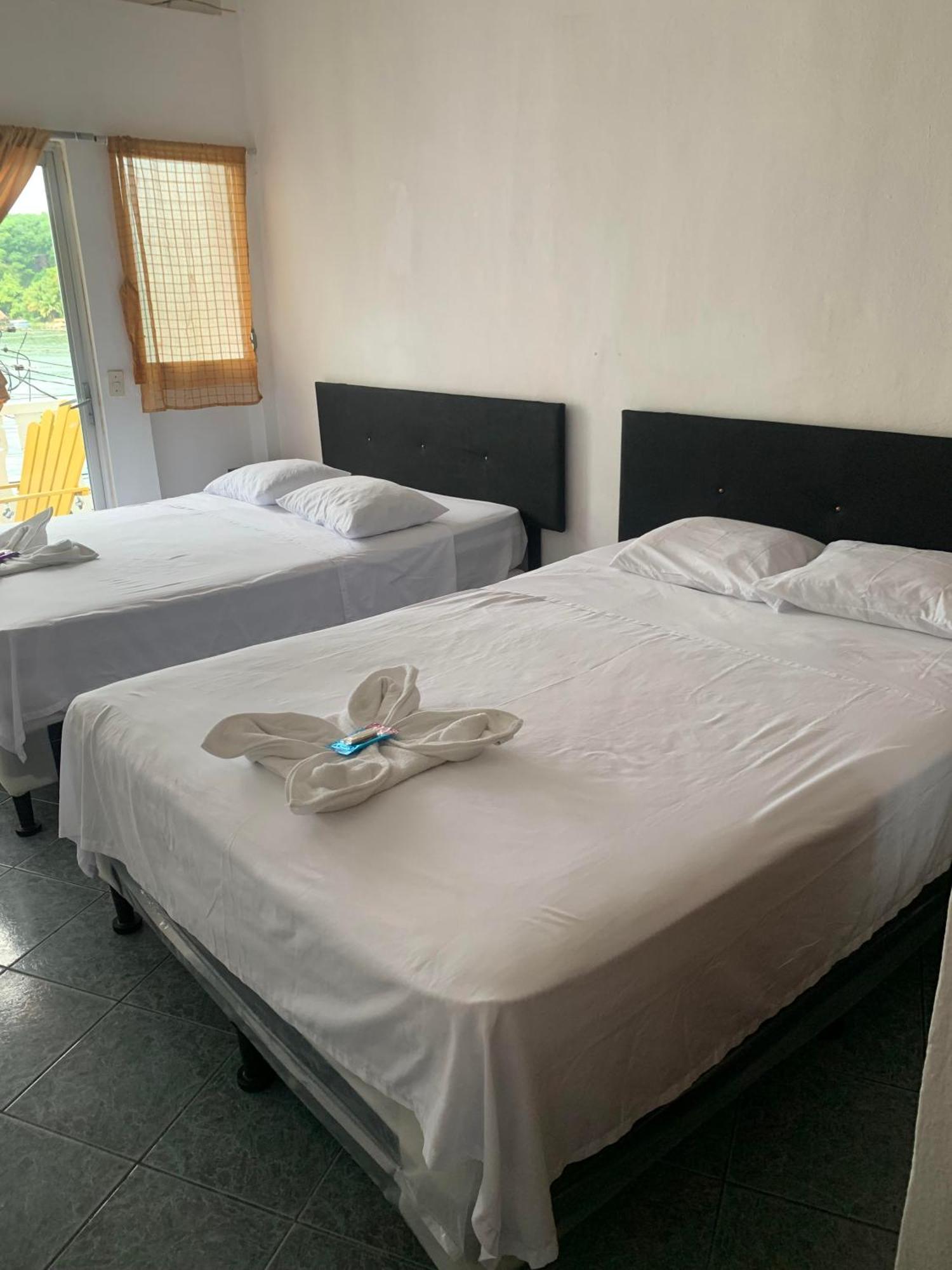 Hotel Aurora Flores Buitenkant foto